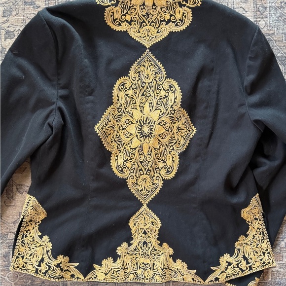 Elegant Black and Gold Women's Blazer - Picture 11 of 16